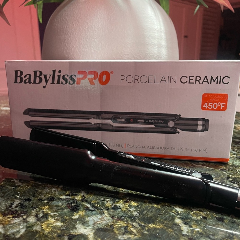 BaBylissPRO Porcelain Ceramic Flat Iron - Black